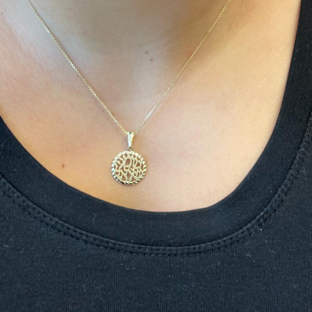 Shema Yisrael Round Medallion Pendant in 14k Gold - Medium