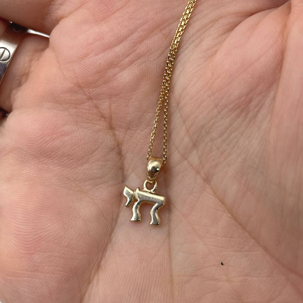 Chai Pendant in 14K Gold - Classic Mini Hai