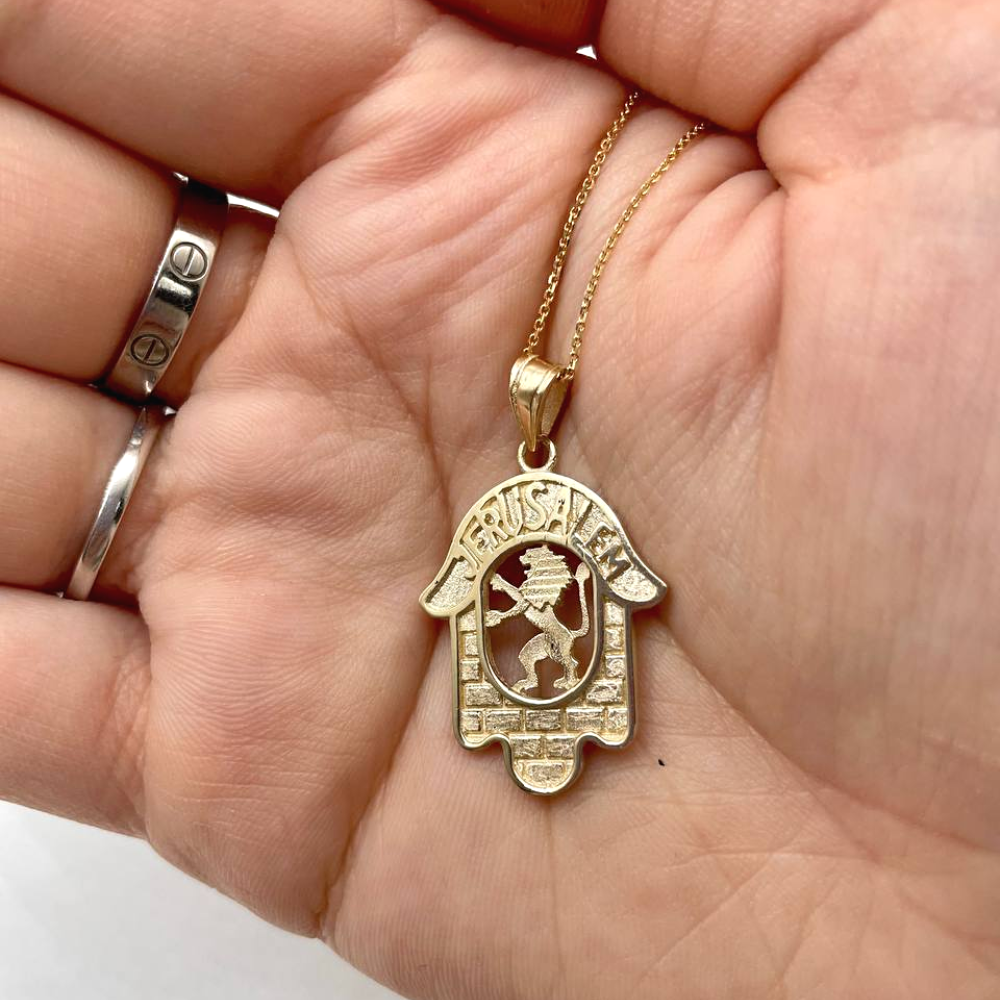 Hamsa Pendant in 14k Gold with Jerusalem, Lion and the Kotel