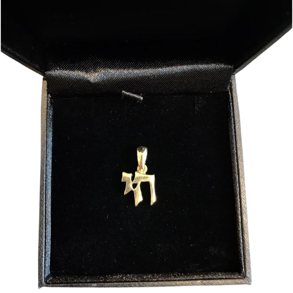 Chai Pendant in 14k Gold