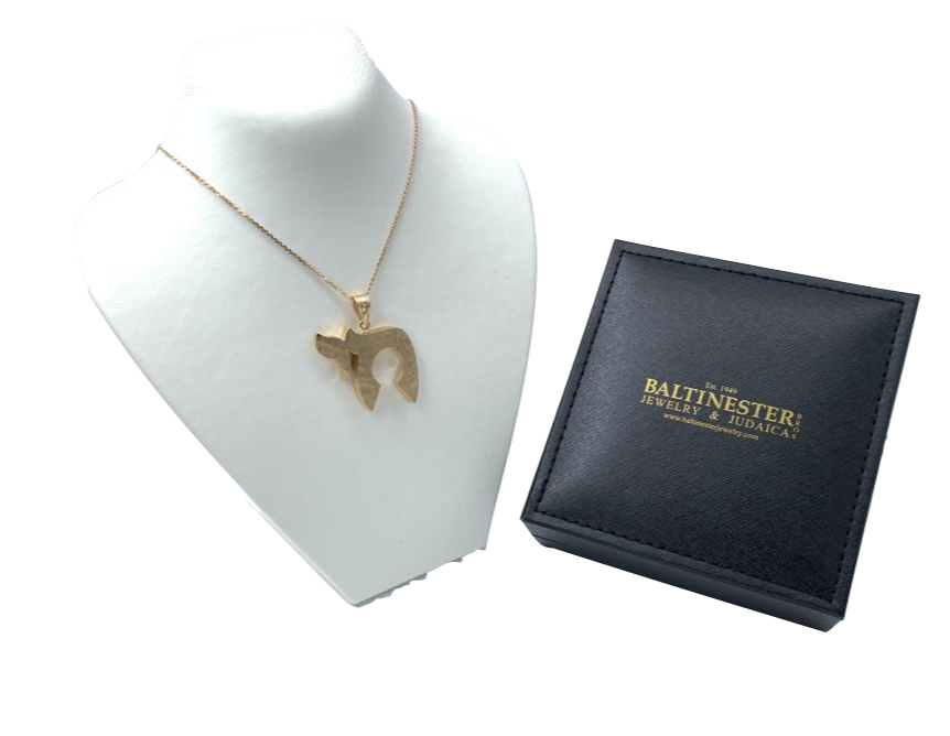 Heavyweight Chai Pendant in 14K Gold Hammered