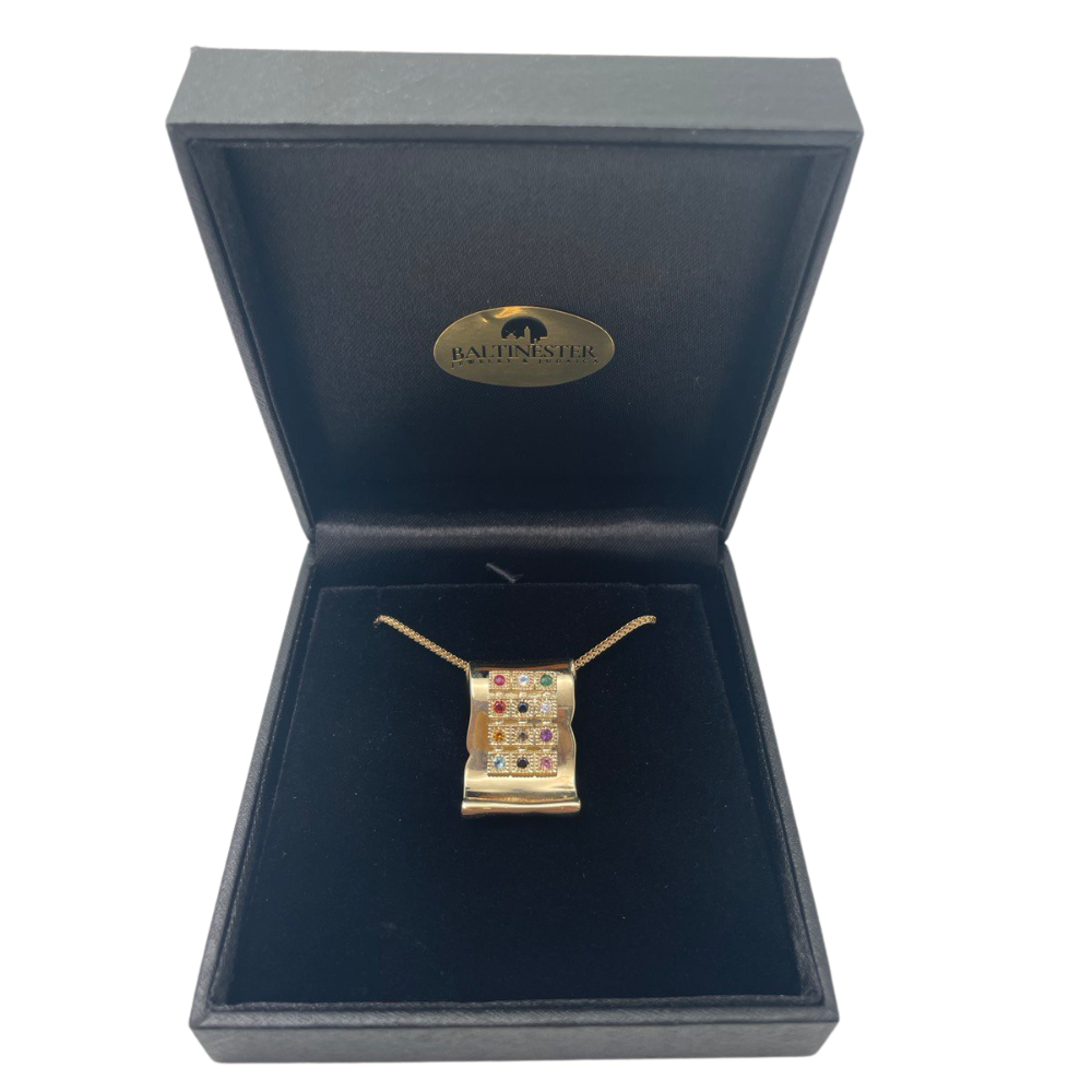 Hoshen Scroll Pendant in 14K Gold