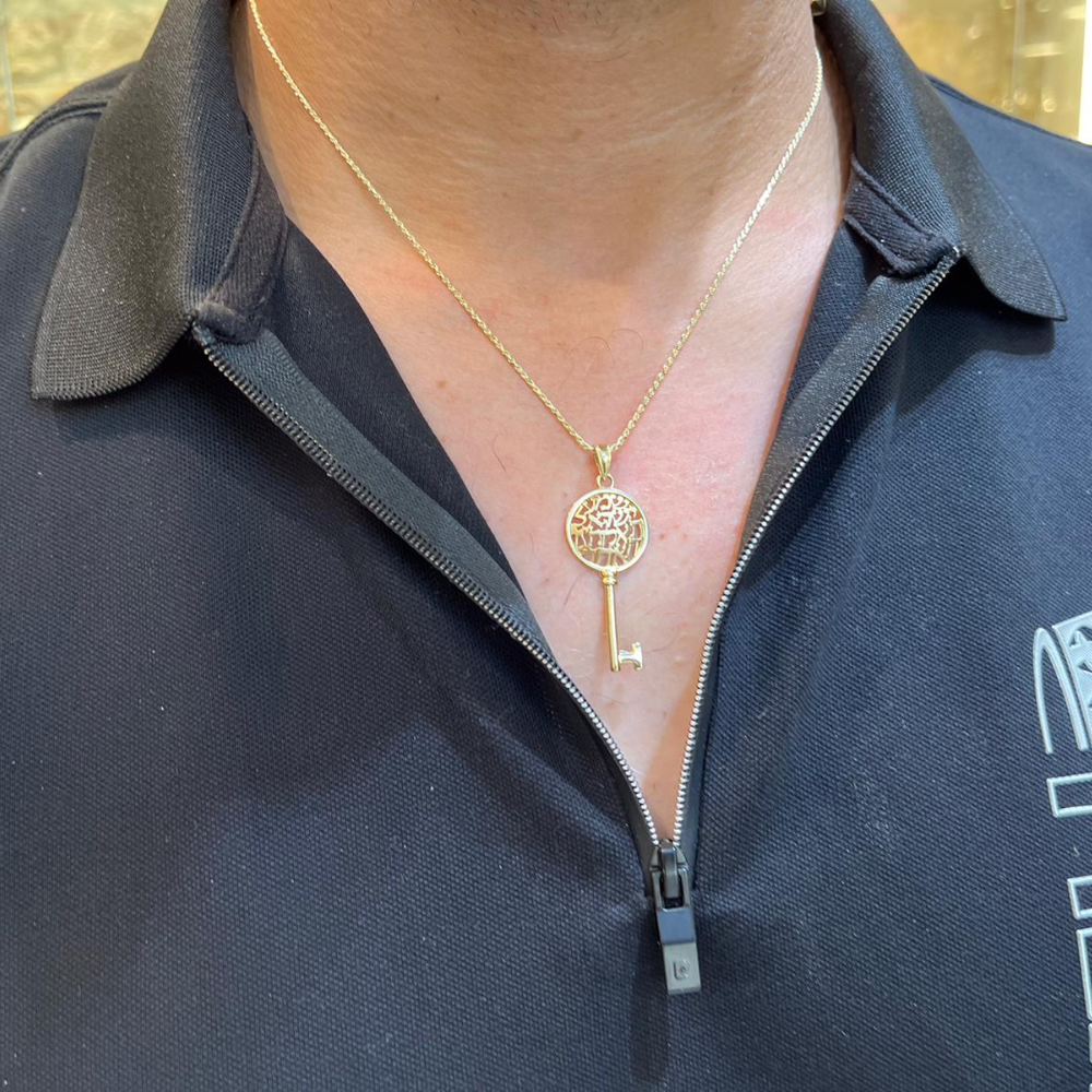 Shema Yisrael Key Pendant in 14k Gold