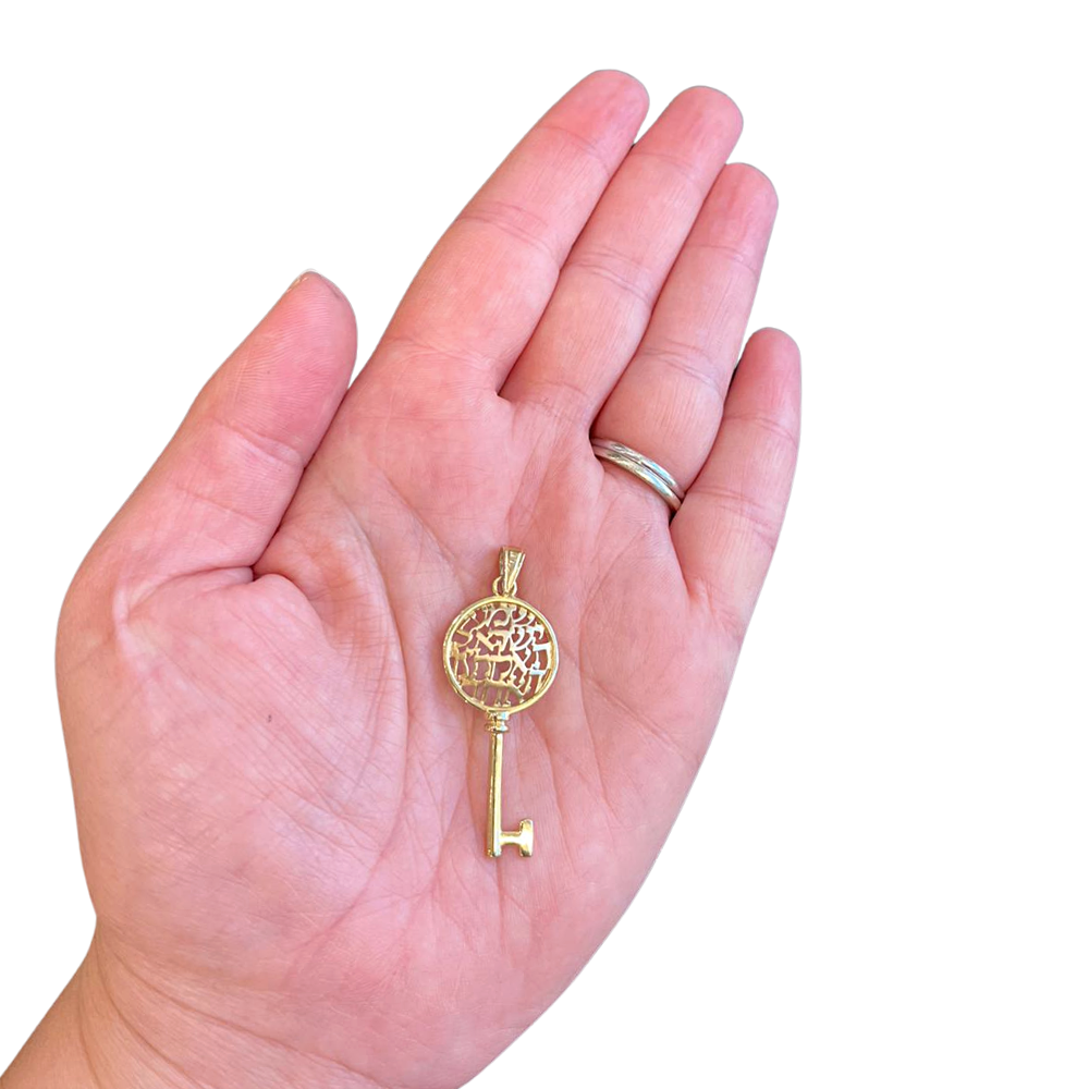 Shema Yisrael Key Pendant in 14k Gold