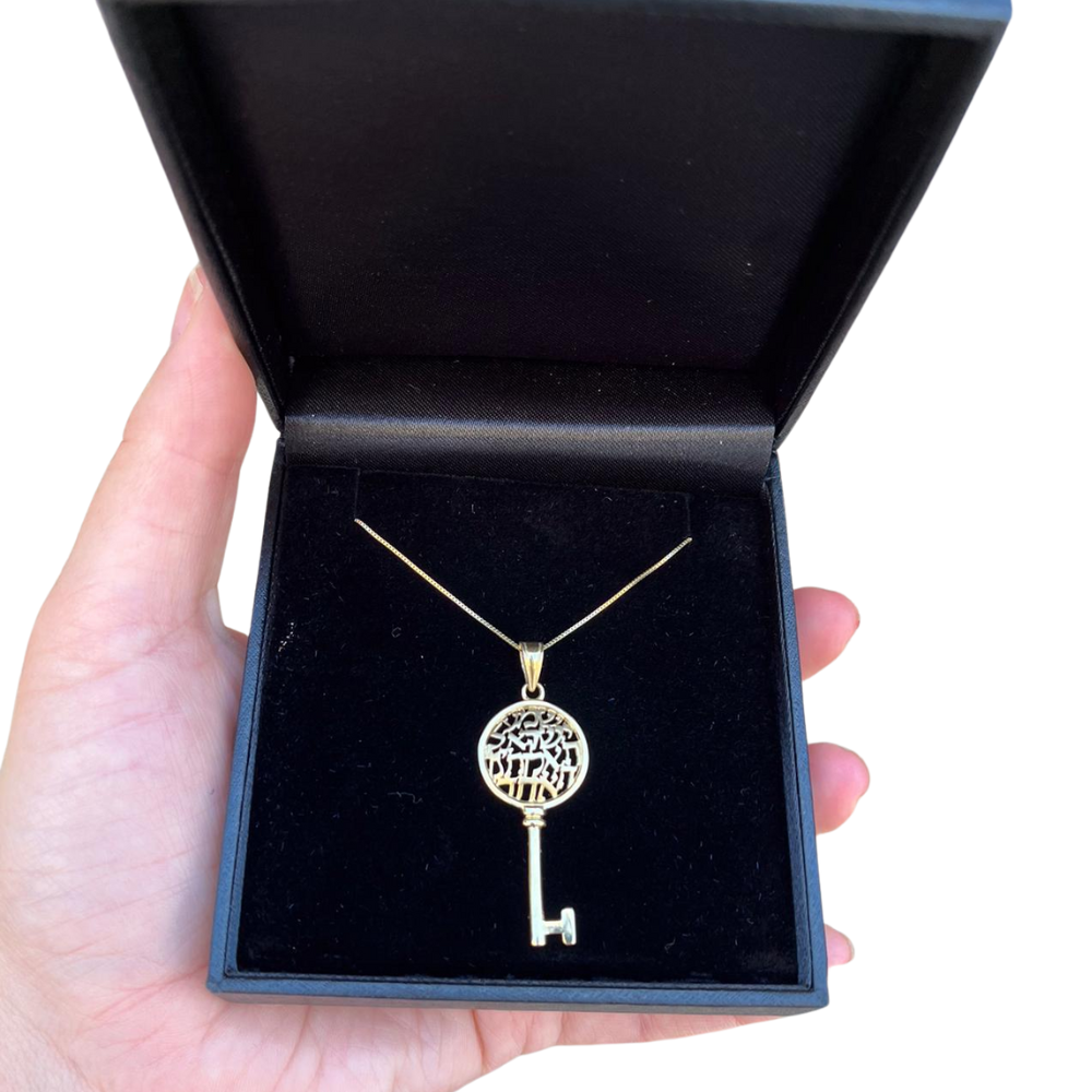 Shema Yisrael Key Pendant in 14k Gold