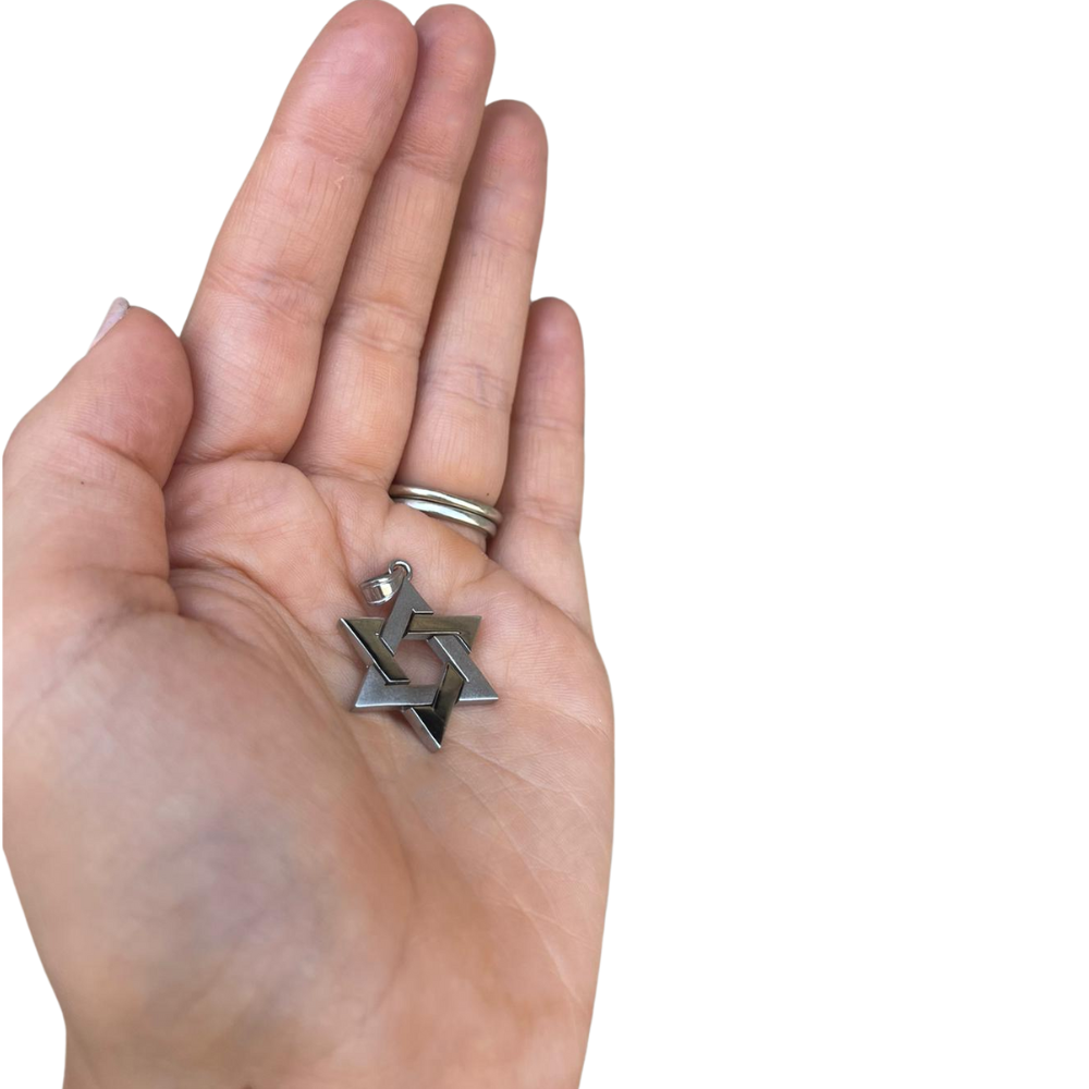 Interwoven Star of David Pendant in 14K Gold