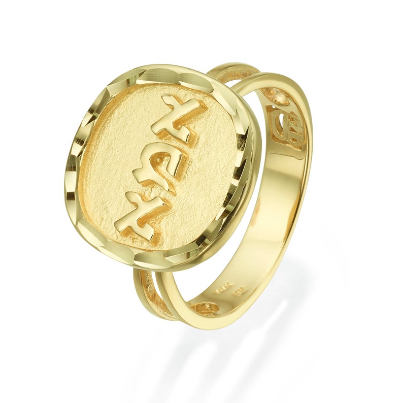 14K Yellow Gold Mom Hebrew Ring