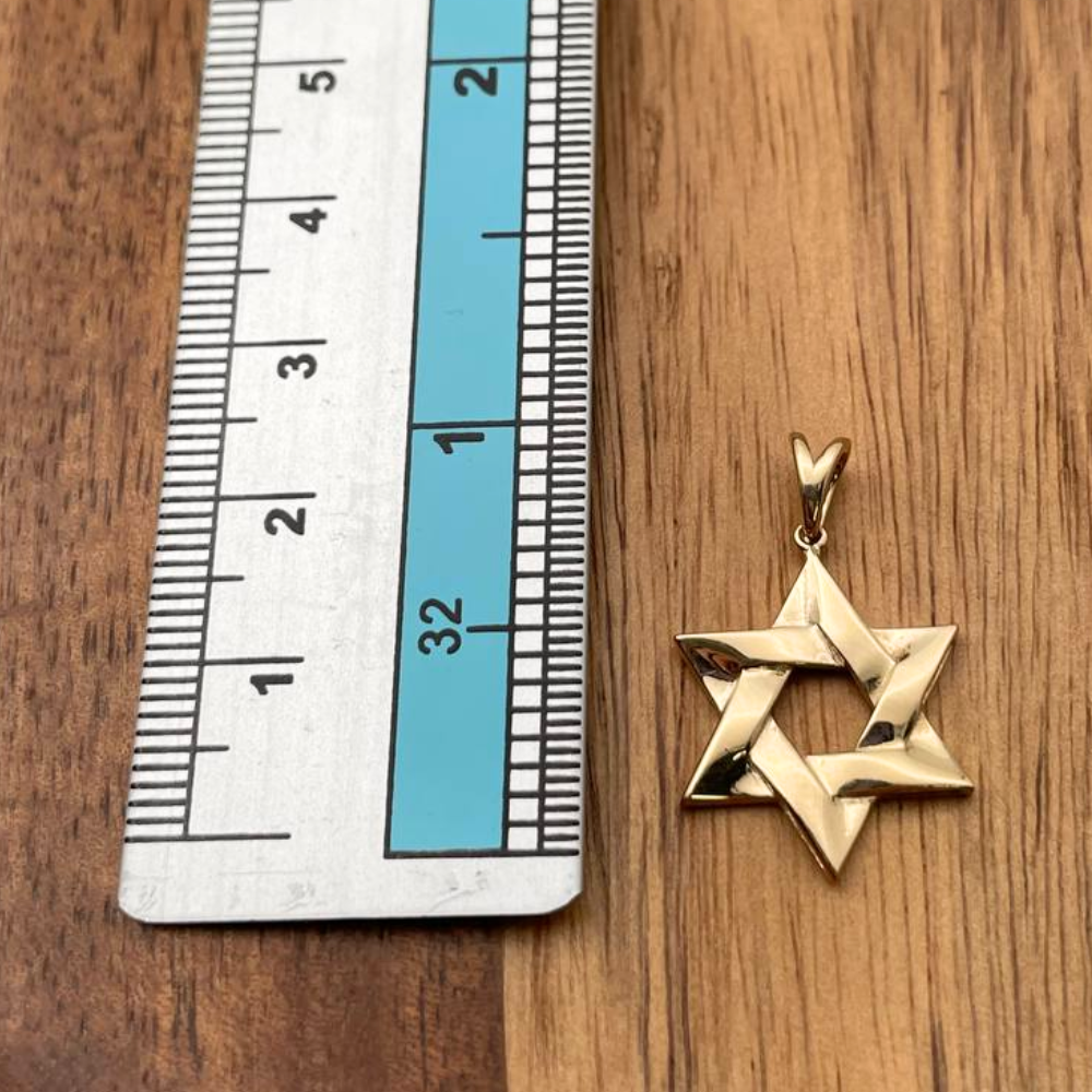 Star of David Pendant in 14K Gold Interwoven Wavy Style - 19mm