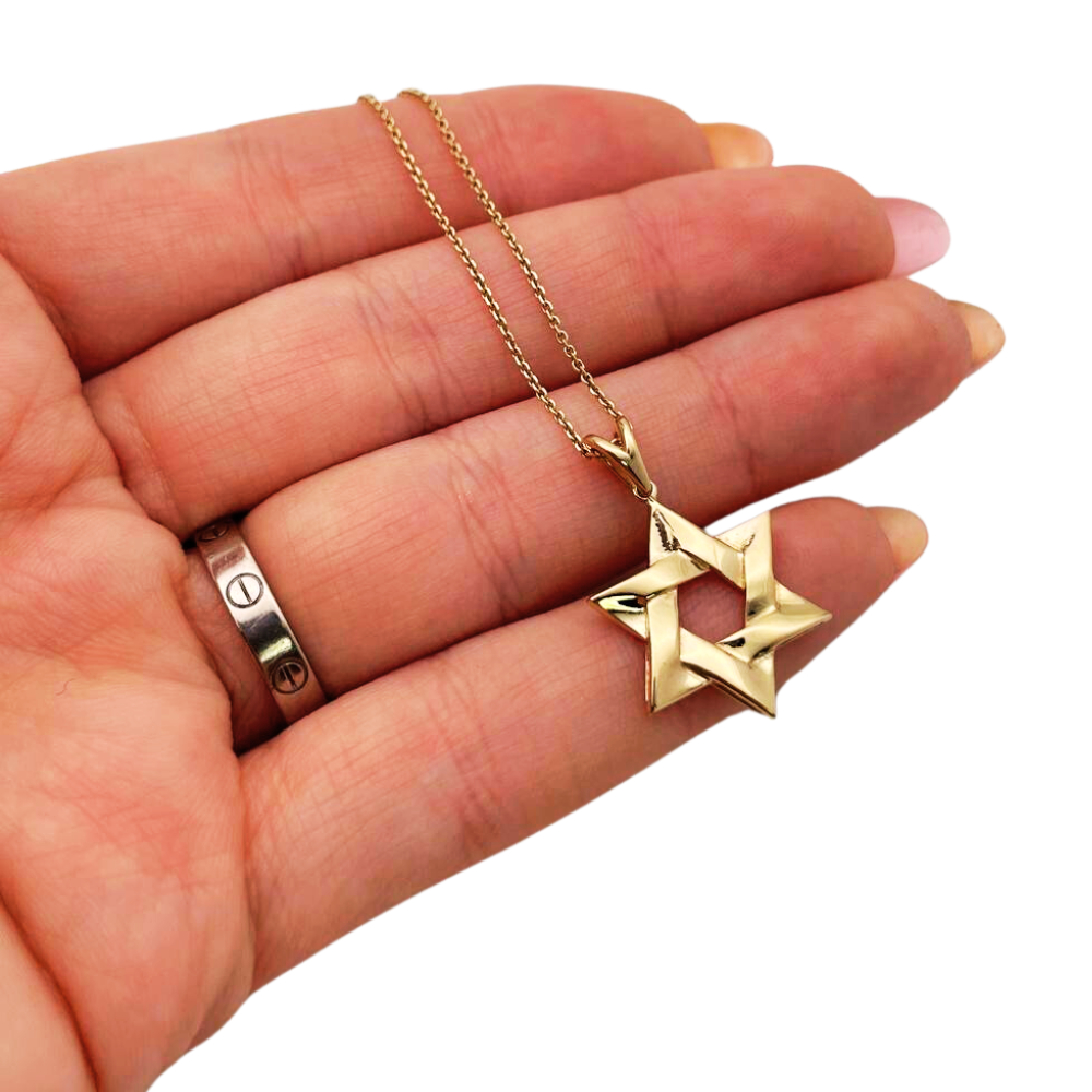 Star of David Pendant in 14K Gold Interwoven Wavy Style - 19mm