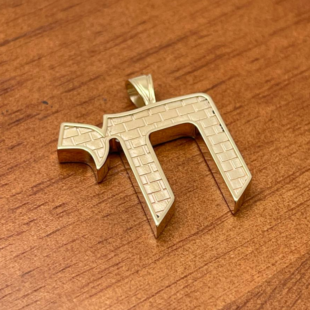 Men's Chai Pendant with Western Wall in 14K Yellow Gold