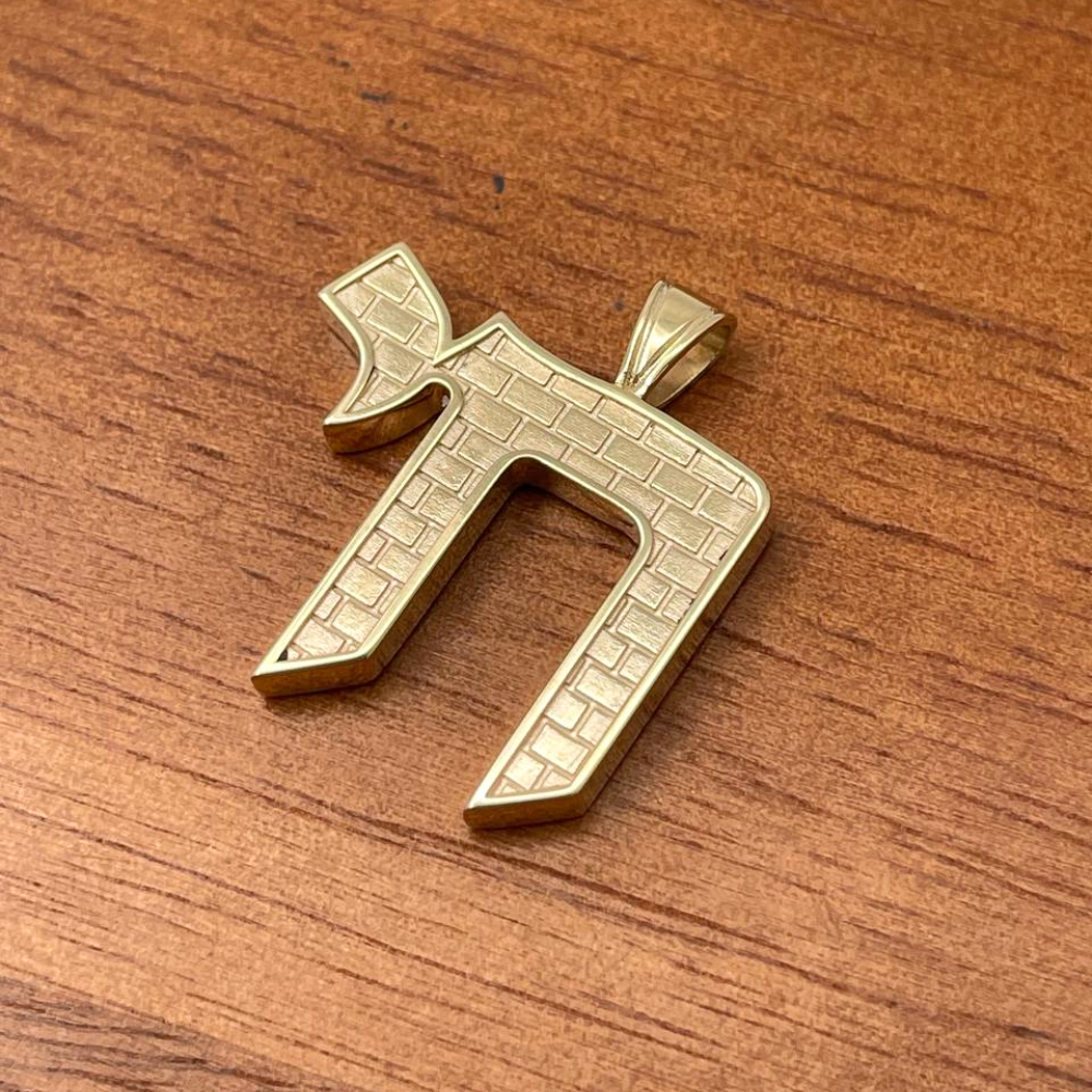 Men's Chai Pendant with Western Wall in 14K Yellow Gold