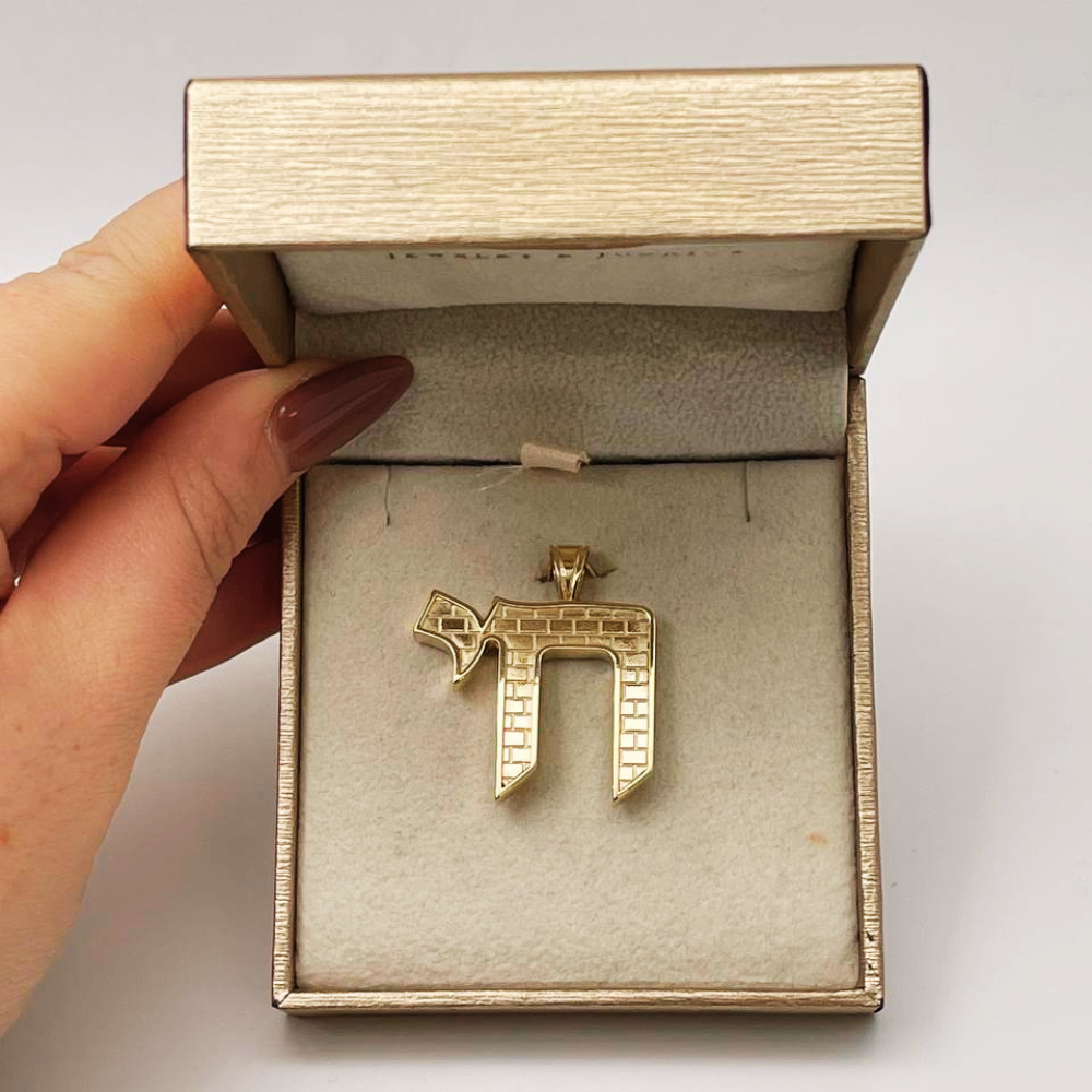 Men's Chai Pendant with Western Wall in 14K Yellow Gold
