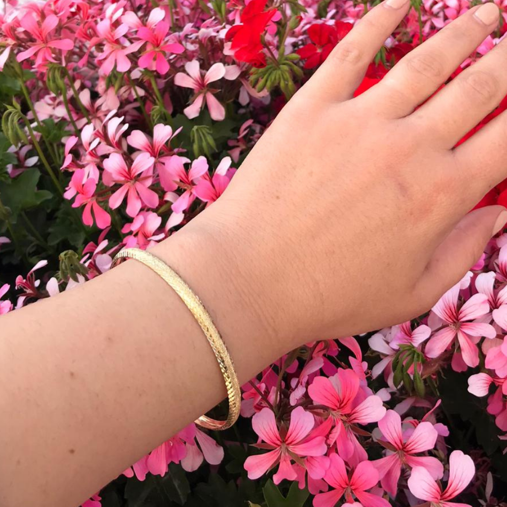 Diamond Cut Sleek Stacking Bangle in 14k Gold