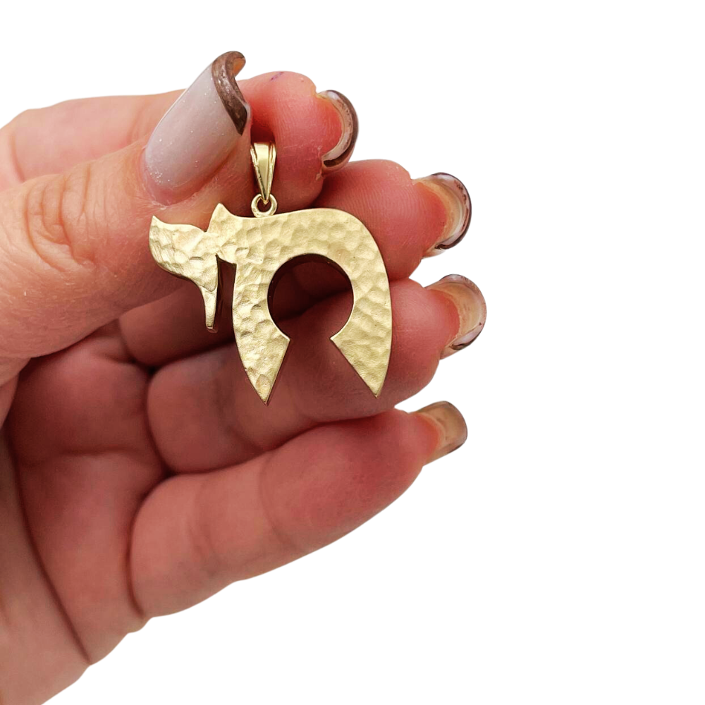 Heavyweight Chai Pendant in 14K Gold Hammered