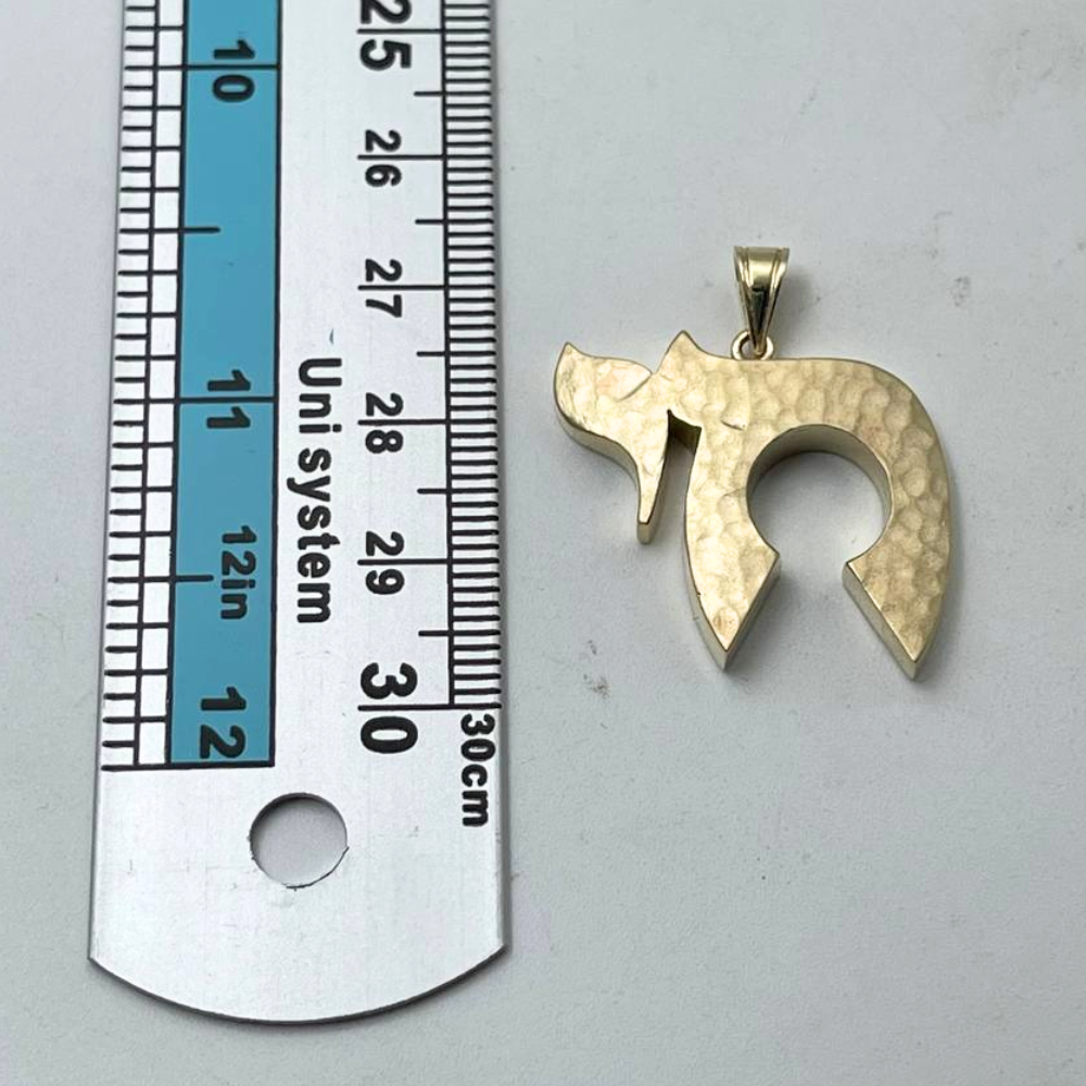 Heavyweight Chai Pendant in 14K Gold Hammered