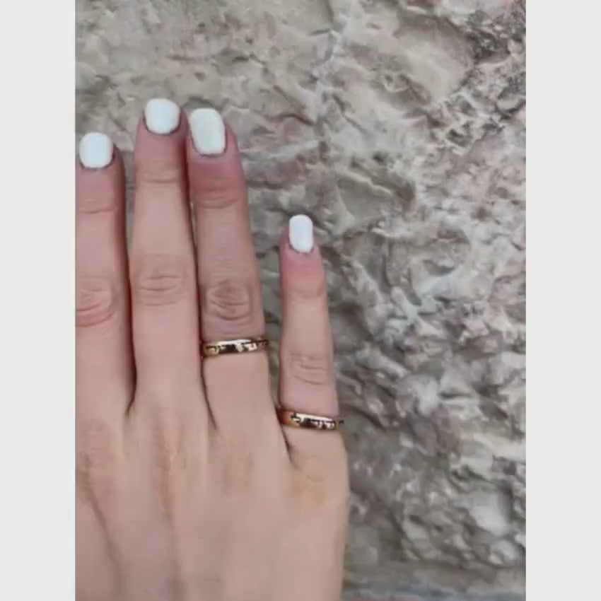 Load video: 14k Gold Ani Ledodi Wedding Band