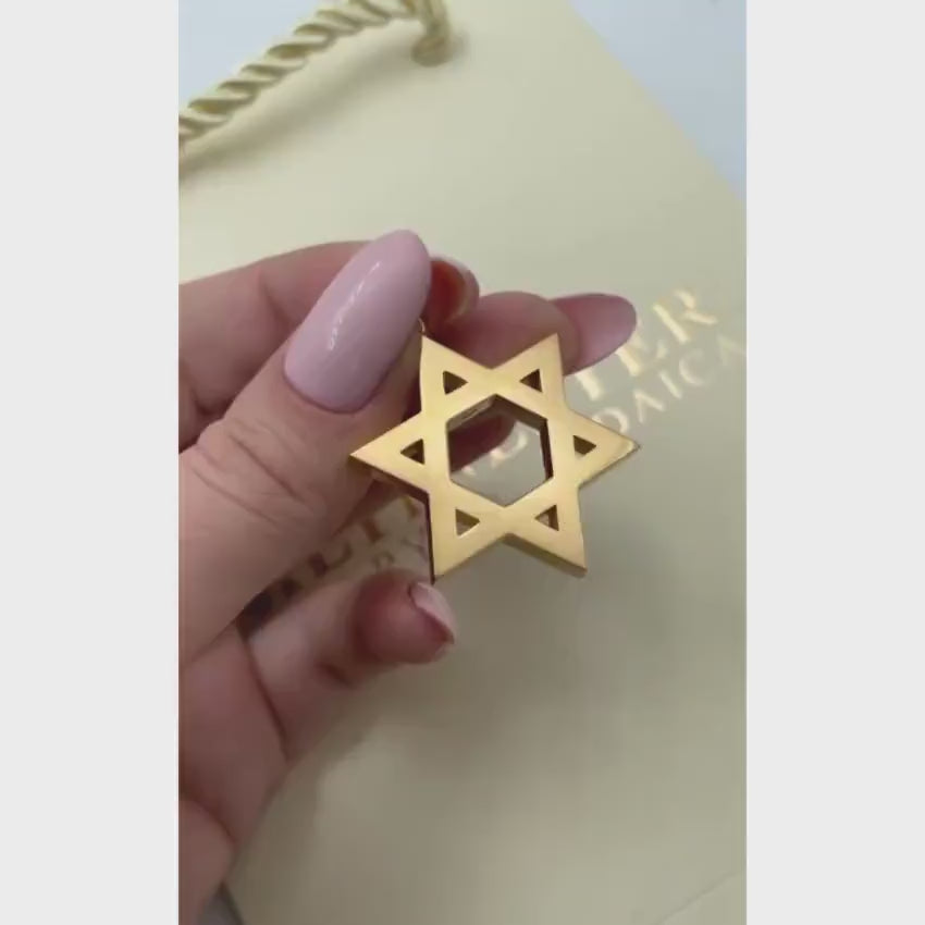 Load video: 18K Gold Star of David Pendant - Large Heavyweight 35 MM