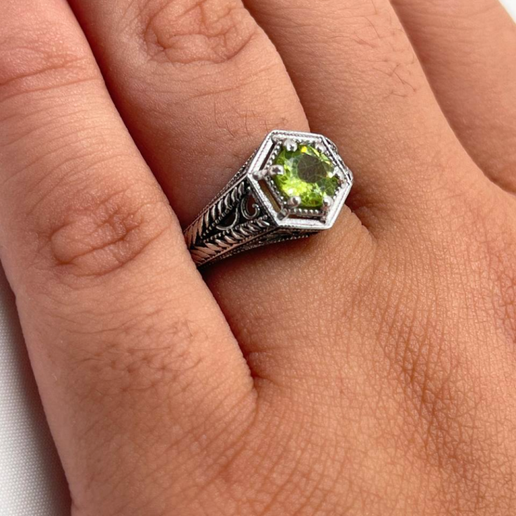 14k White Gold Peridot Ring