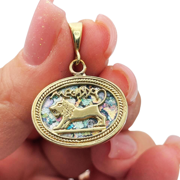 Lion of Megiddo Pendant in 14K Gold with Roman Glass