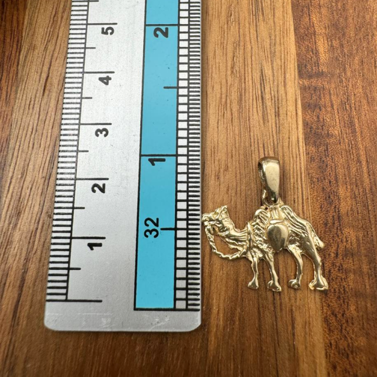 Camel Pendant in 14k Gold