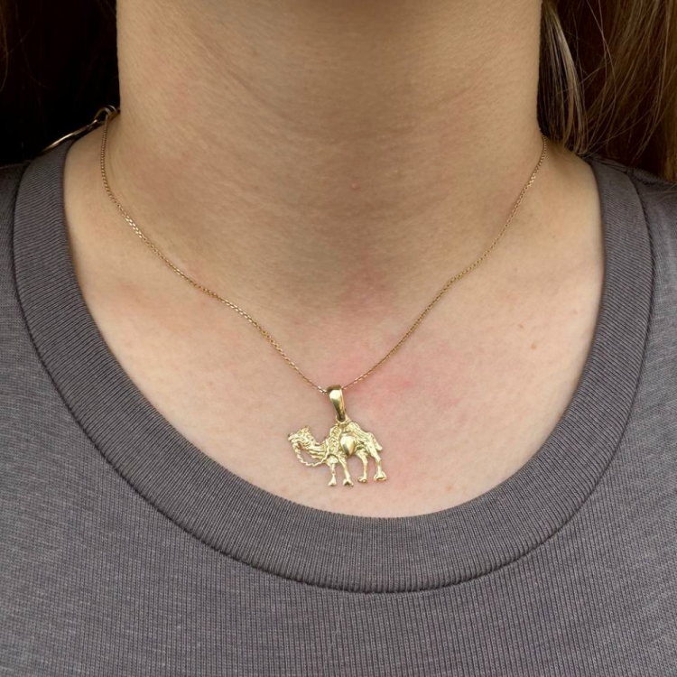 Camel Pendant in 14k Gold